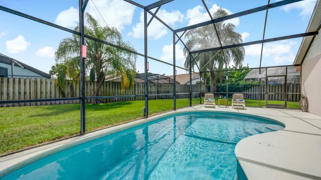 Pool Lighting Feature Private Fence Villa Orlando Bagian luar foto